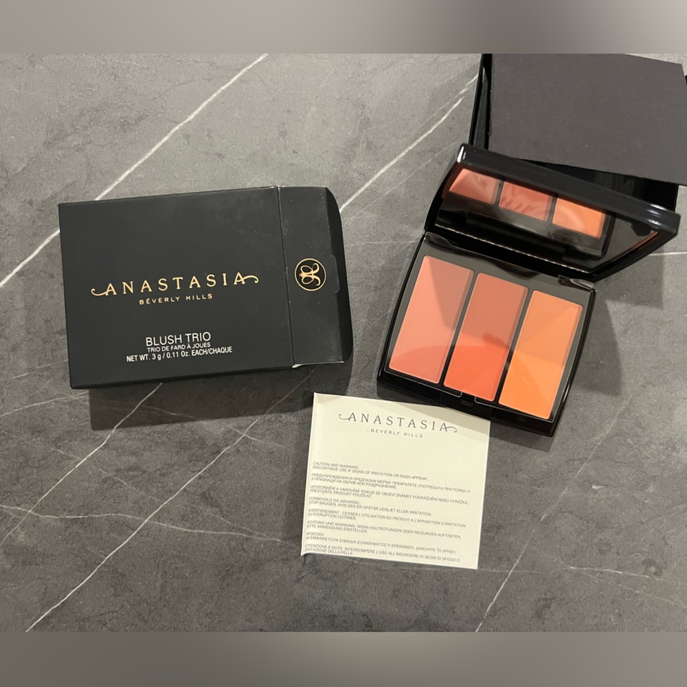 Anastasia Beverly Hills 
Blush Trio Peachy Love
